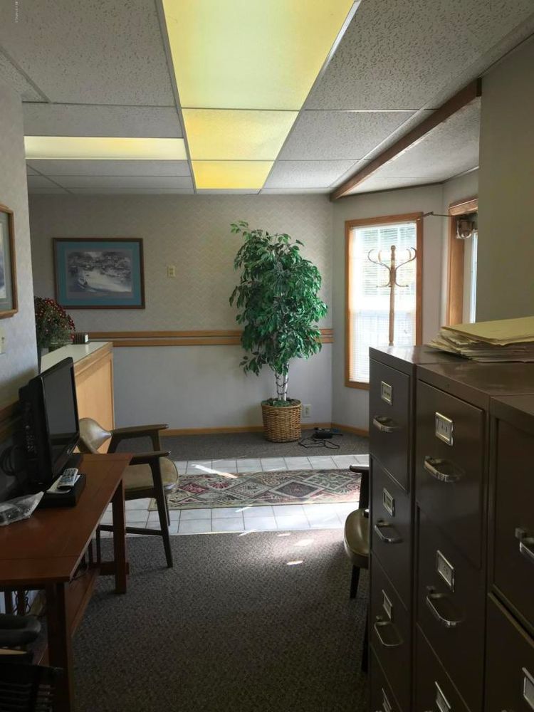 201 E 2nd St, Grandview, WA 98930